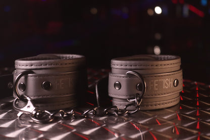 MENOTTES REDLINE — CUIR VÉGÉTALIEN & NÉOPRÈNE