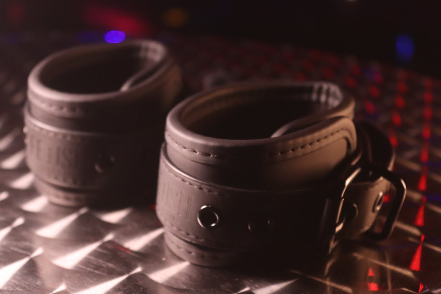 MENOTTES CHEVILLES REDLINE — CUIR VÉGÉTALIEN & DOUBLURE NÉOPRÈNE